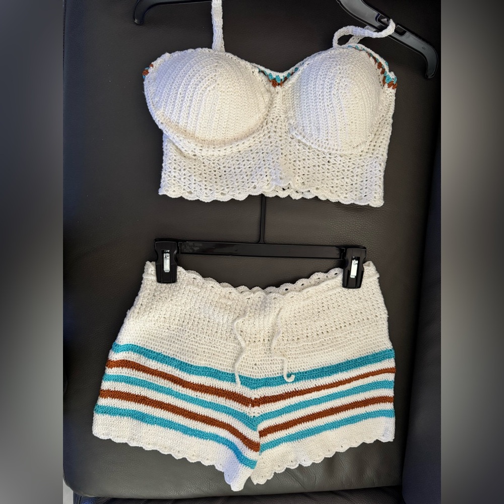 Set of 2 pieces of alicrado yarn size M and L color White with colorful details